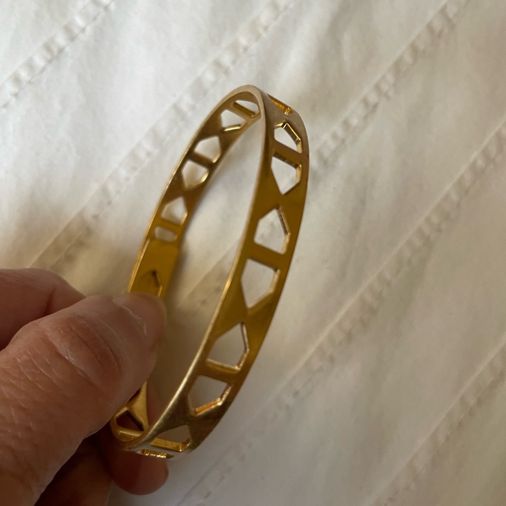 Elegant Gold-Tone Bangle Bracelet